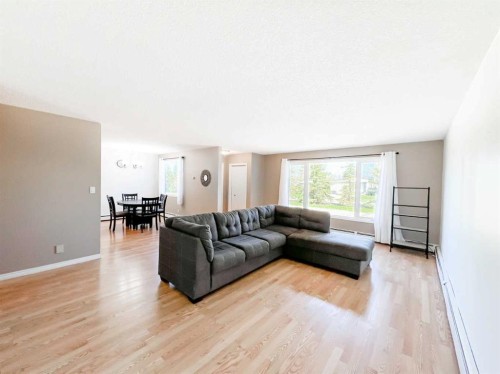 107 4 Avenue Sw, Falher, AB - Indoor Photo Showing Living Room