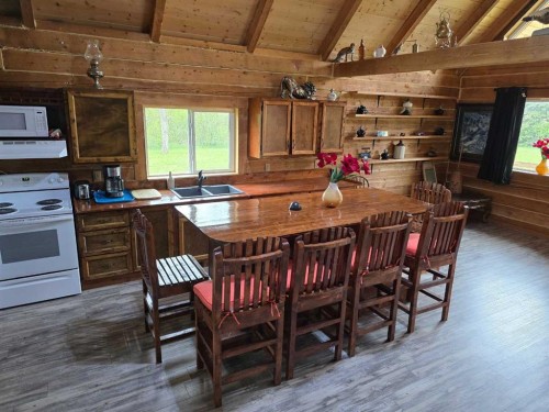 5017 50 Avenue, Berwyn, AB - Indoor