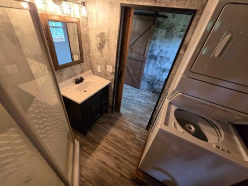 5017 50 Avenue, Berwyn, AB - Indoor Photo Showing Bathroom