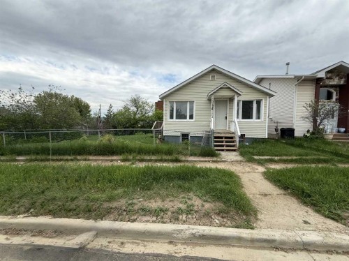 10124 104 Avenue, Peace River, AB - Outdoor