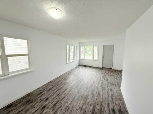10124 104 Avenue, Peace River, AB - Indoor Photo Showing Other Room