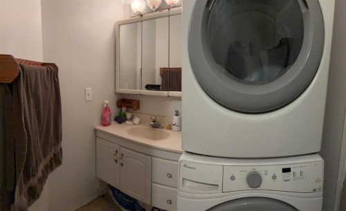 70009 Range Road 75, Grovedale, AB - Indoor Photo Showing Laundry Room