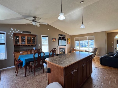 11345 110 Avenue Crescent, Fairview, AB - Indoor