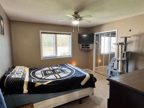 11345 110 Avenue Crescent, Fairview, AB - Indoor Photo Showing Bedroom
