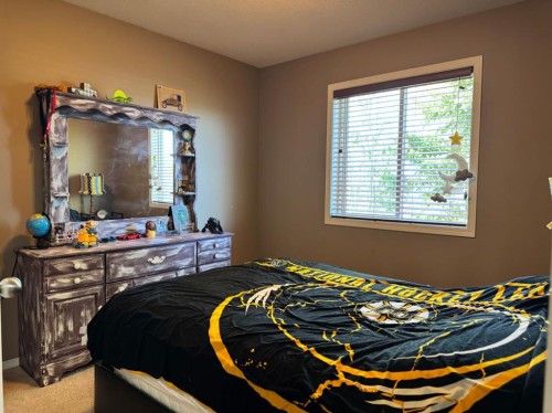 11345 110 Avenue Crescent, Fairview, AB - Indoor Photo Showing Bedroom