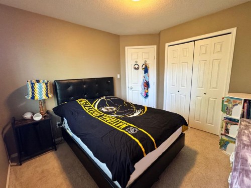 11345 110 Avenue Crescent, Fairview, AB - Indoor Photo Showing Bedroom