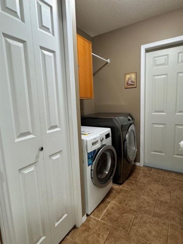 11345 110 Avenue Crescent, Fairview, AB - Indoor Photo Showing Laundry Room