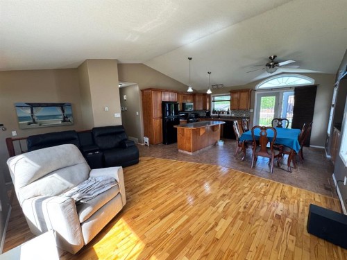 11345 110 Avenue Crescent, Fairview, AB - Indoor