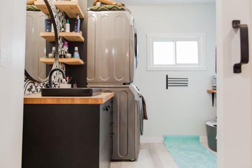 10306 106 Avenue, Grande Prairie, AB - Indoor Photo Showing Laundry Room