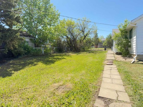 5027 46 Avenue, Spirit River, AB 