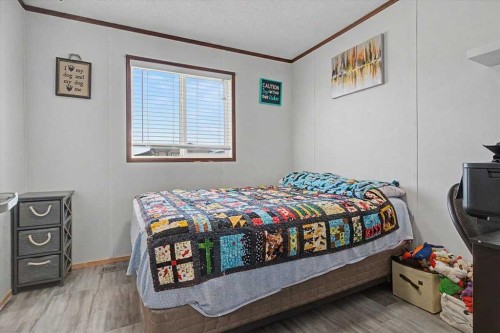 9530 112 Avenue, Clairmont, AB - Indoor Photo Showing Bedroom