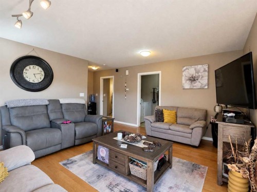 114 Moberly Road, Grande Cache, AB - Indoor Photo Showing Living Room