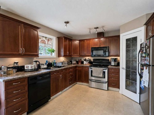 114 Moberly Road, Grande Cache, AB - Indoor Photo Showing Kitchen