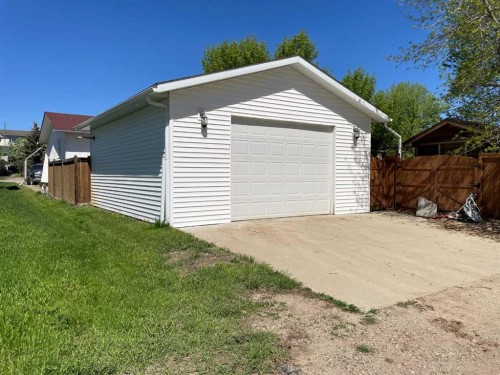 10717 103 Avenue, Fairview, AB 