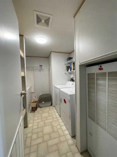 12 Dewberry Road, High Level, AB - Indoor Photo Showing Laundry Room