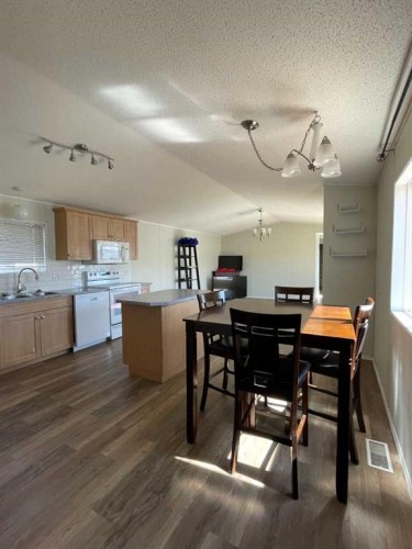12 Dewberry Road, High Level, AB - Indoor Photo Showing Kitchen