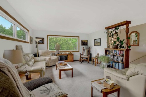 710 8Th Avenue West, Beaverlodge, AB - Indoor Photo Showing Living Room