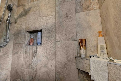 710 8Th Avenue West, Beaverlodge, AB - Indoor Photo Showing Bathroom