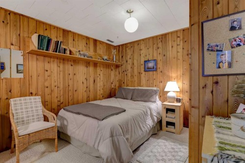 710 8Th Avenue West, Beaverlodge, AB - Indoor Photo Showing Bedroom