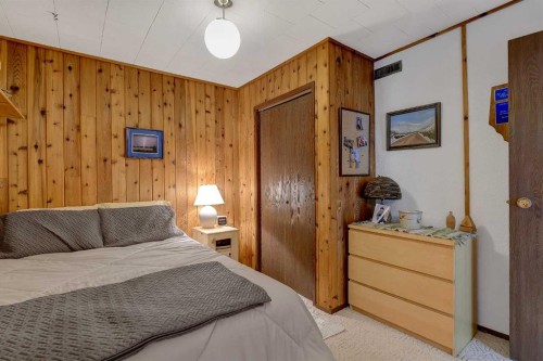 710 8Th Avenue West, Beaverlodge, AB - Indoor Photo Showing Bedroom