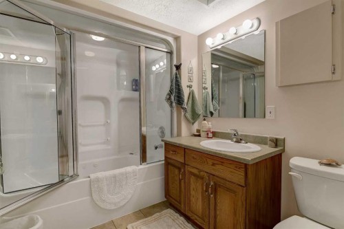 710 8Th Avenue West, Beaverlodge, AB - Indoor Photo Showing Bathroom