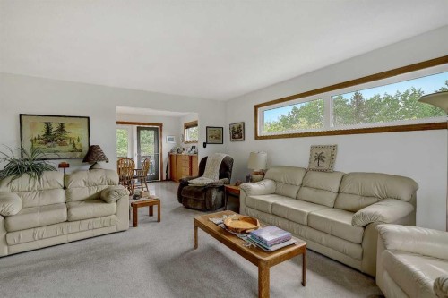 710 8Th Avenue West, Beaverlodge, AB - Indoor Photo Showing Living Room
