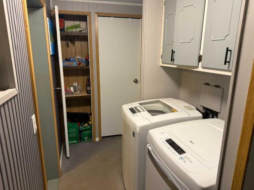 436 1 Street Sw, Falher, AB - Indoor Photo Showing Laundry Room