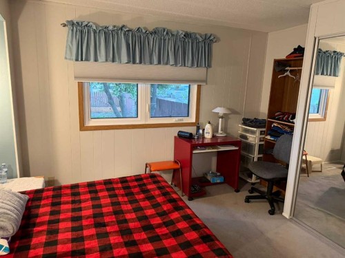 436 1 Street Sw, Falher, AB - Indoor Photo Showing Bedroom
