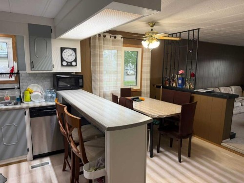 436 1 Street Sw, Falher, AB - Indoor