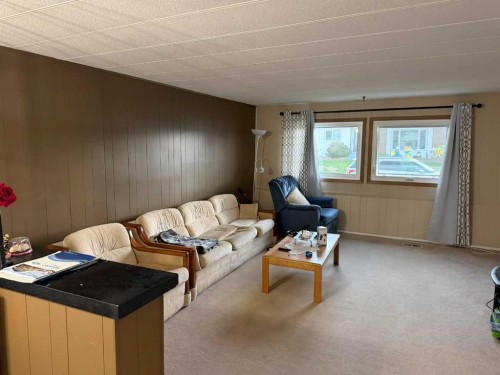 436 1 Street Sw, Falher, AB - Indoor
