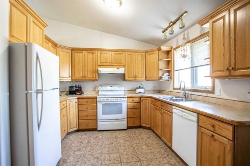 10415 106 Street, High Level, AB - Indoor Photo Showing Kitchen