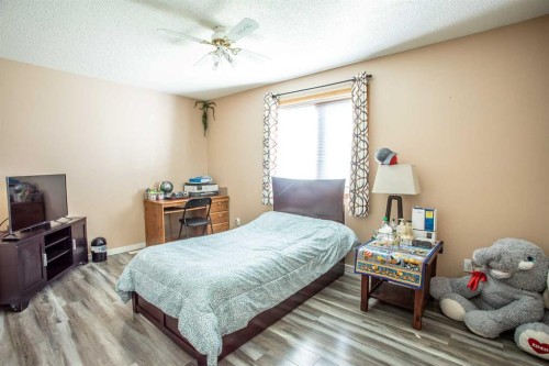 10415 106 Street, High Level, AB - Indoor Photo Showing Bedroom