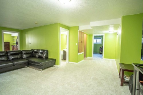 10415 106 Street, High Level, AB - Indoor Photo Showing Other Room