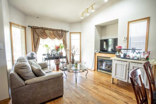 10415 106 Street, High Level, AB - Indoor Photo Showing Dining Room