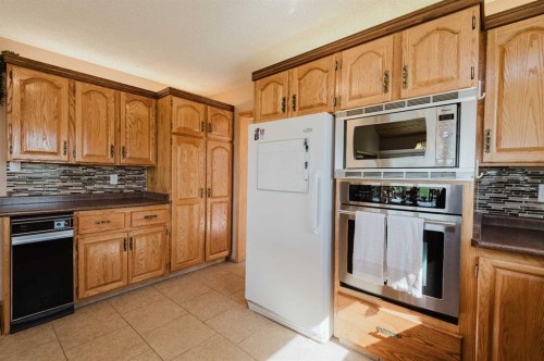 80057 712 Township, Wembley, AB - Indoor Photo Showing Kitchen