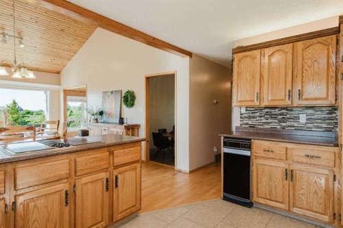 80057 712 Township, Wembley, AB - Indoor Photo Showing Kitchen