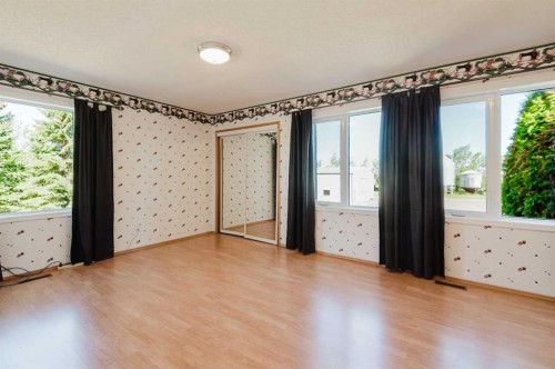 80057 712 Township, Wembley, AB - Indoor Photo Showing Other Room