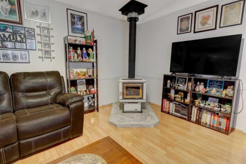 10115 99 Avenue, Bezanson, AB - Indoor Photo Showing Living Room With Fireplace