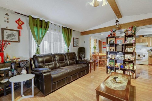 10115 99 Avenue, Bezanson, AB - Indoor Photo Showing Living Room