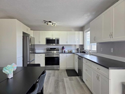 10638 Shand Avenue, Grande Cache, AB - Indoor Photo Showing Kitchen