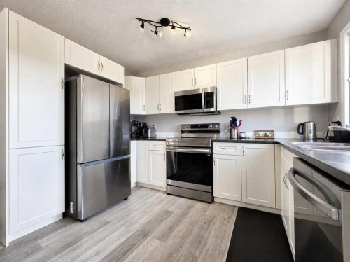 10638 Shand Avenue, Grande Cache, AB - Indoor Photo Showing Kitchen
