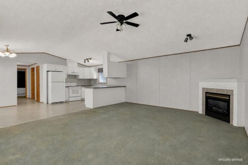 9518 111 Avenue, Clairmont, AB - Indoor Photo Showing Kitchen