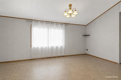 9518 111 Avenue, Clairmont, AB - Indoor Photo Showing Other Room
