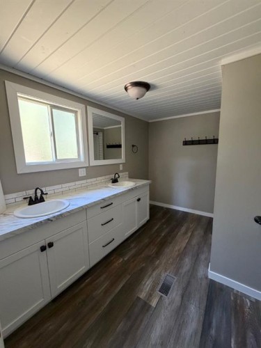 9701 95 Street, La Crete, AB 