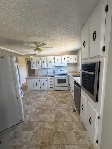 9701 95 Street, La Crete, AB 