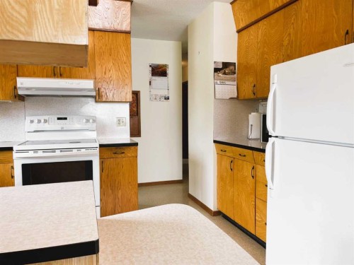 11209 103 Avenue, Fairview, AB - Indoor Photo Showing Kitchen