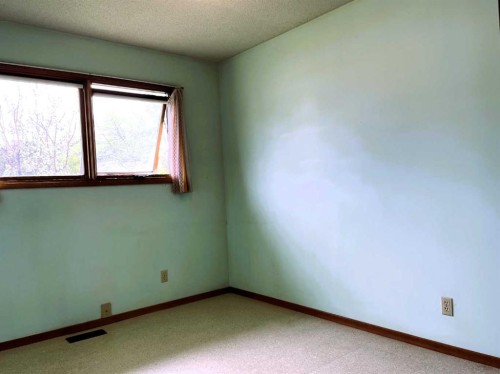 11209 103 Avenue, Fairview, AB - Indoor Photo Showing Other Room