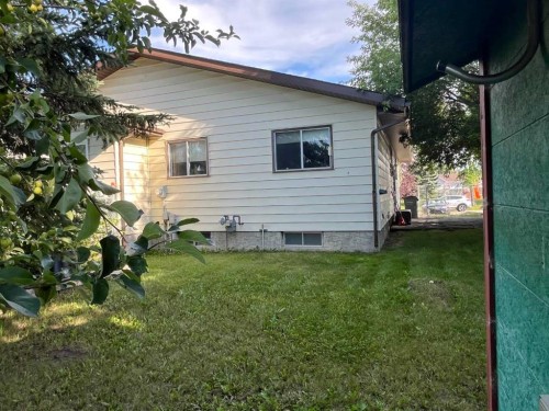 9318 70A Avenue, Grande Prairie, AB - Outdoor