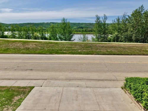 8301 94 Street, Peace River, AB 