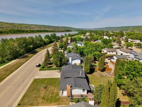 8301 94 Street, Peace River, AB 